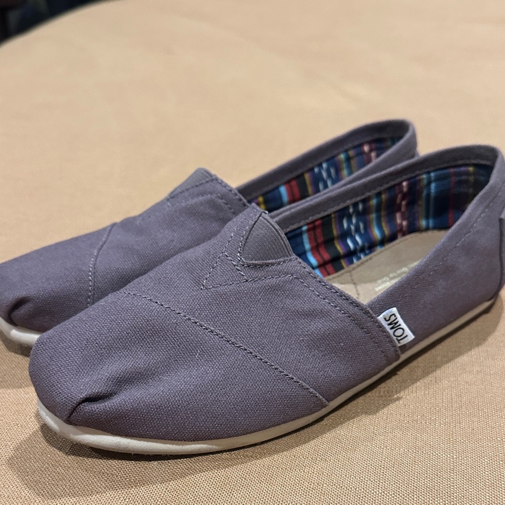TOMS Grey Canvas Slip-ons 🩶
